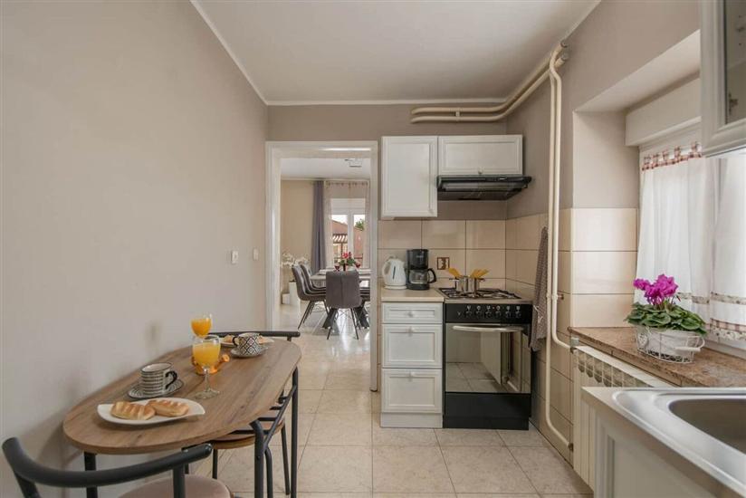 Apartment A1, for 5 persons