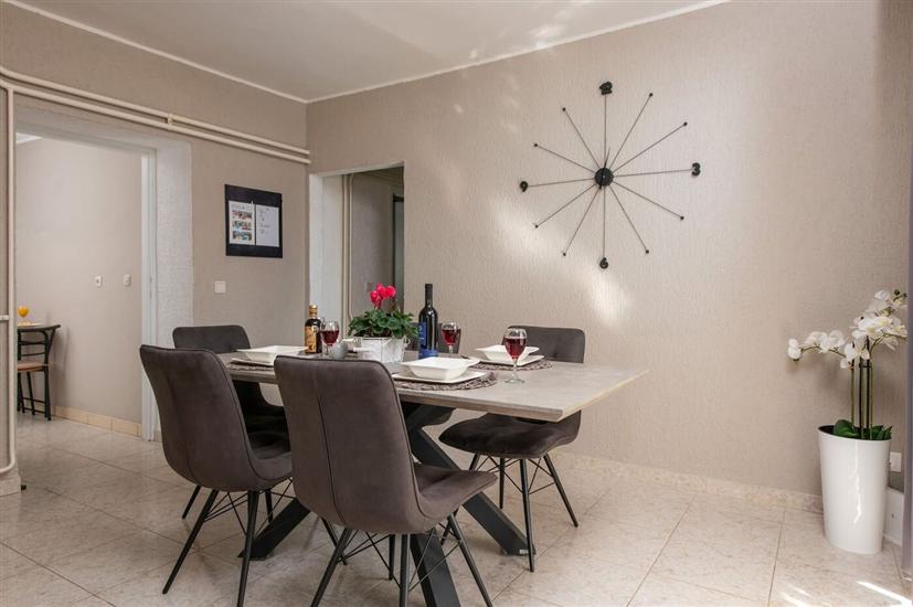 Apartment A1, for 5 persons
