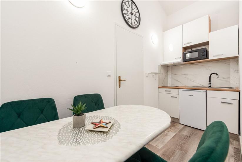 Apartment A2, for 6 persons