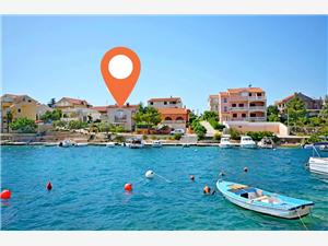 Apartments Senka Zaboric (Sibenik), Size 60.00 m2, Airline distance to the sea 10 m, Airline distance to town centre 300 m