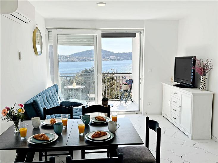 Apartment A1, for 5 persons