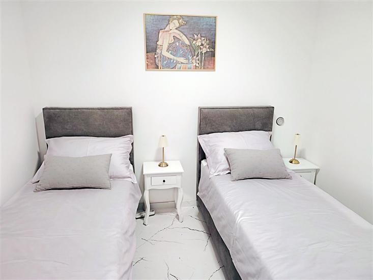 Apartment A1, for 5 persons