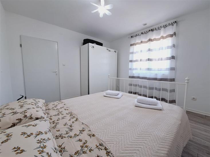 Apartment A1, for 5 persons