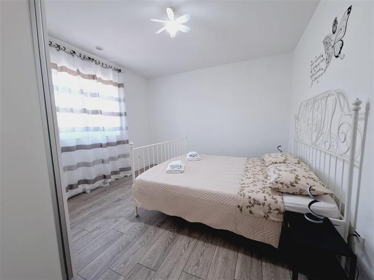 Apartment A1, for 5 persons