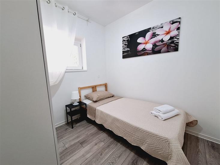 Apartment A1, for 5 persons