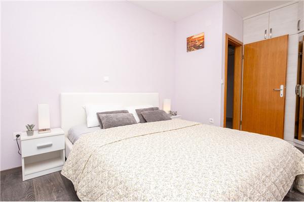 Apartment A9, for 6 persons