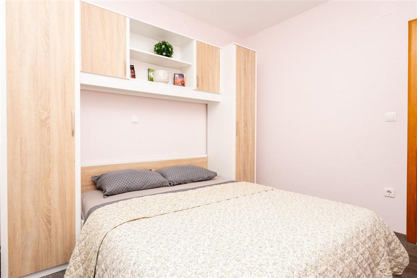 Apartment A9, for 6 persons