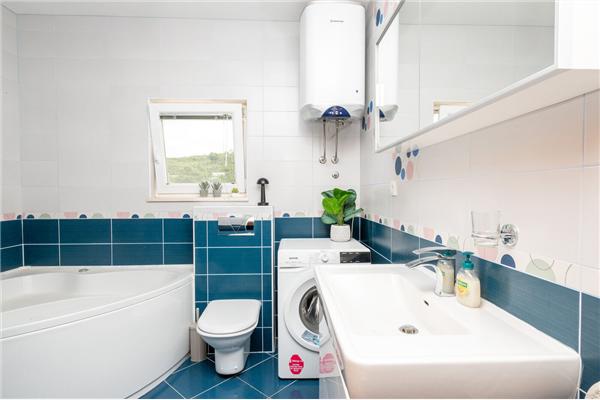 Apartment A9, for 6 persons