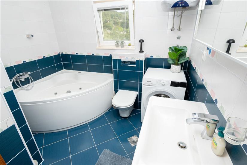 Apartment A9, for 6 persons