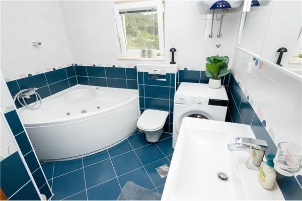 Apartment A9, for 6 persons