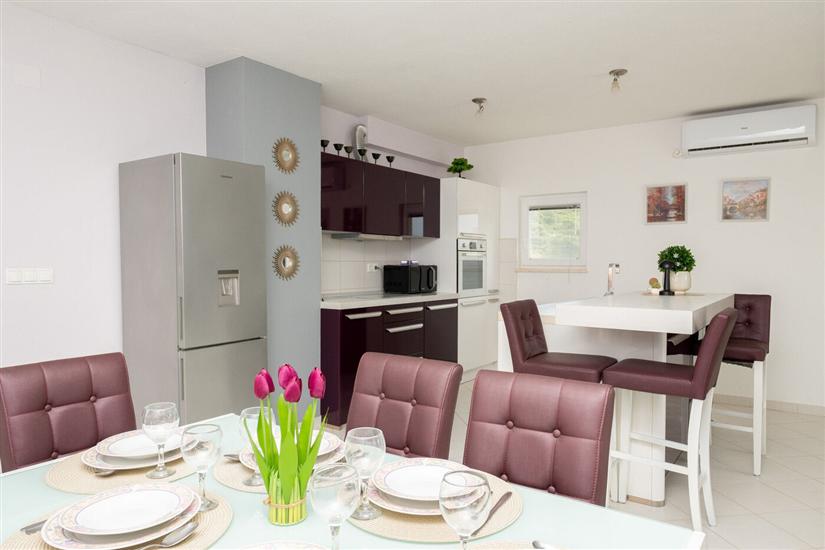 Apartment A9, for 6 persons