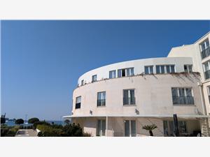Apartmaj LuMare Seafront Penthouse Umag, Kvadratura 120,00 m2, Namestitev z bazenom, Oddaljenost od centra 400 m