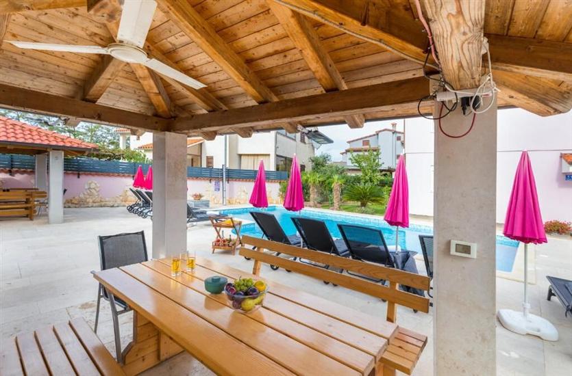Apartmaji Villa Ana