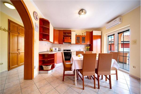 Apartment A2, for 6 persons