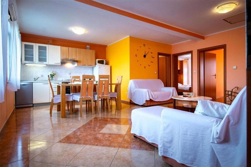 Apartment A4, for 6 persons
