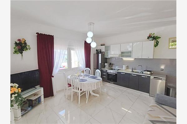 Apartment A1, for 5 persons