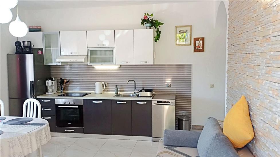 Apartment A1, for 5 persons
