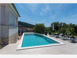 Namestitev z bazenom Riviera Šibenik,RezervirajPoolOd 428 €