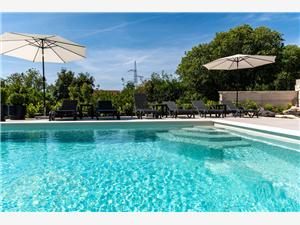 Vila Kala Entire Villa with Private Pool Bilice, Kvadratura 120,00 m2, Namestitev z bazenom