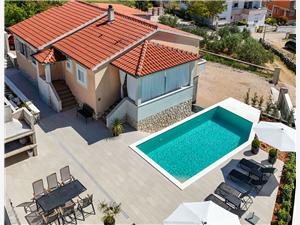 Vila Kala with Pool Bilice, Kvadratura 120,00 m2, Namestitev z bazenom