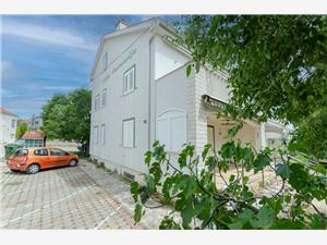 Apartment Villa Dalmacija Srima (Vodice), Size 42.00 m2, Airline distance to the sea 290 m, Airline distance to town centre 300 m