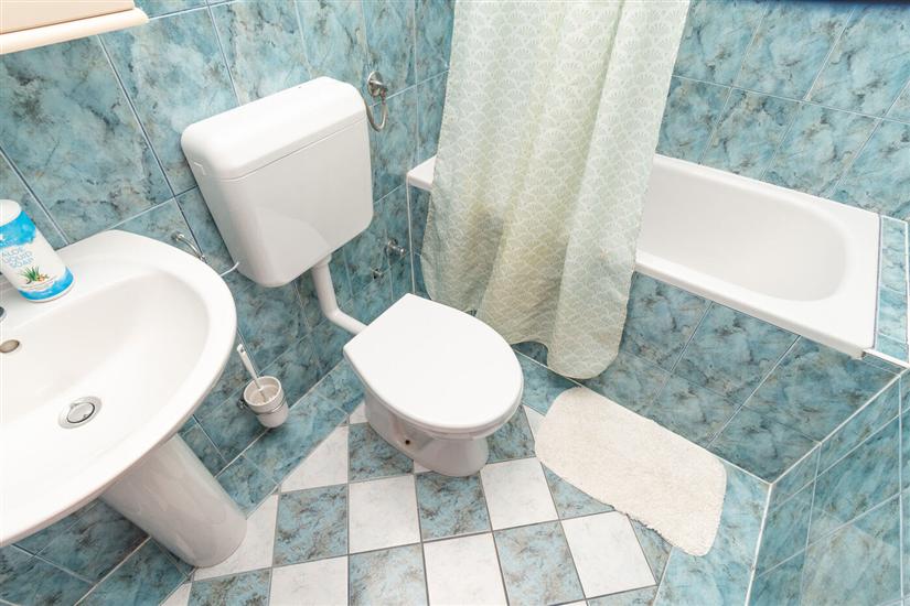 Apartment A2, for 5 persons