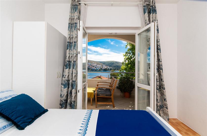Apartment A2, for 5 persons