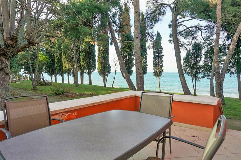 Апартамент TERESA Seafront Apartment