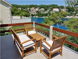 Hus Seafront house with natural garden , Storlek 240,00 m2, Luftavstånd till havet 25 m