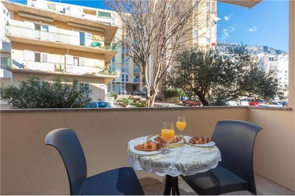 Apartment A1, for 5 persons