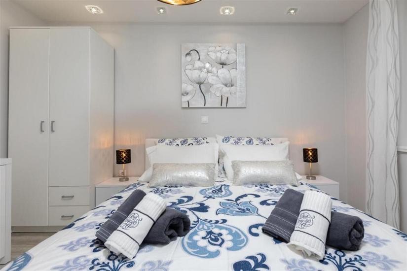 Apartment A1, for 5 persons