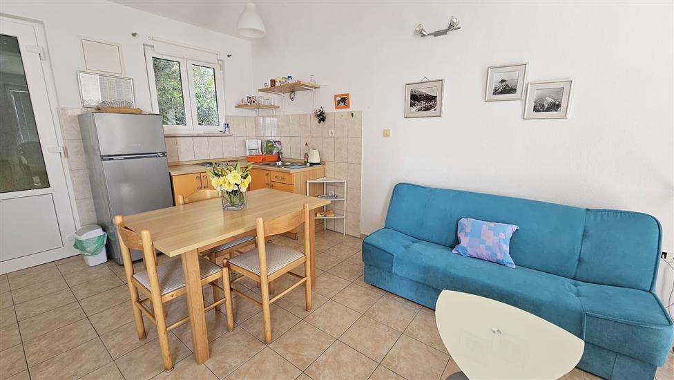 Room S1, for 2 persons