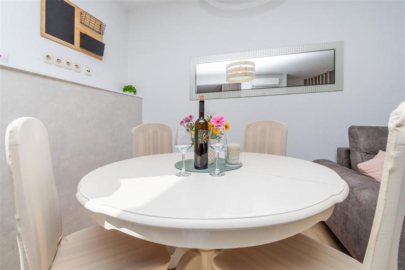 Apartment A1, for 5 persons