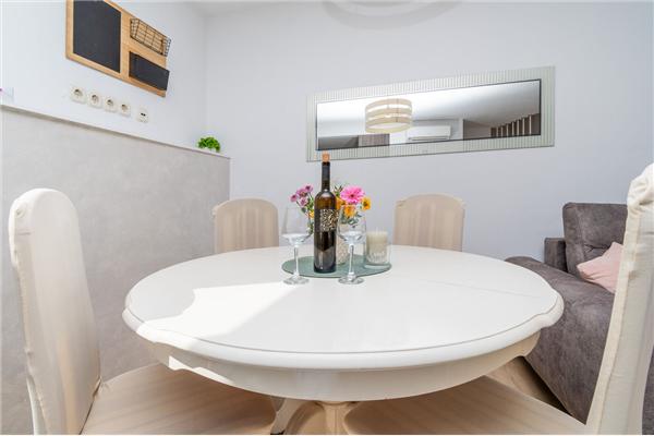 Apartment A1, for 5 persons