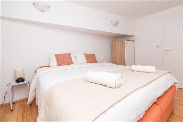 Apartment A1, for 5 persons