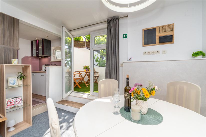 Apartment A1, for 5 persons
