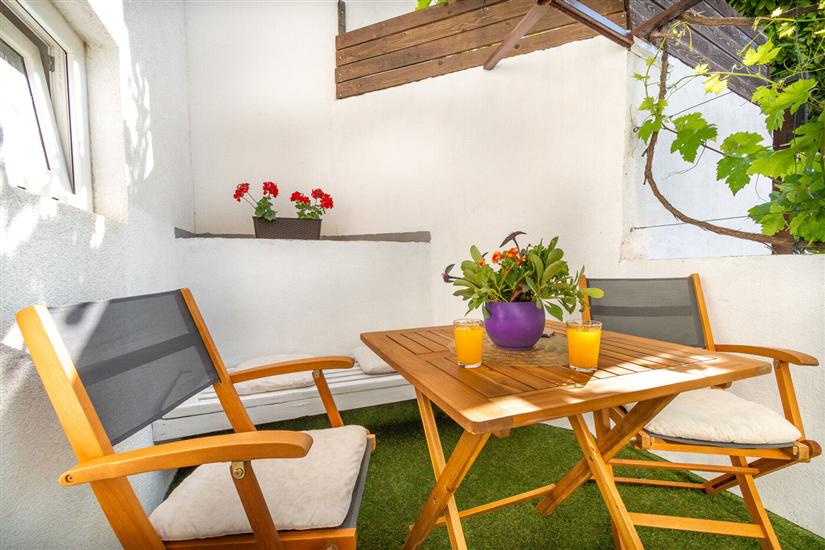 Apartment A1, for 5 persons