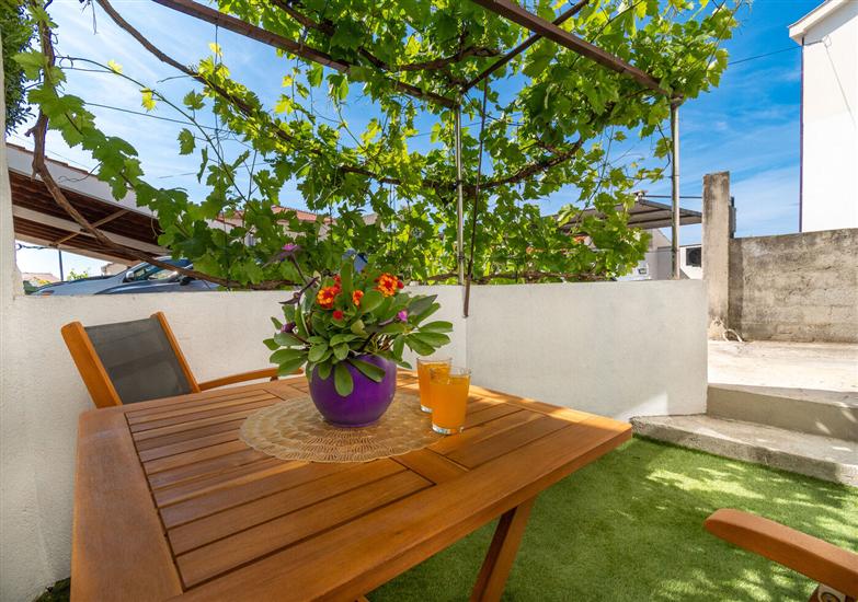 Apartment A1, for 5 persons