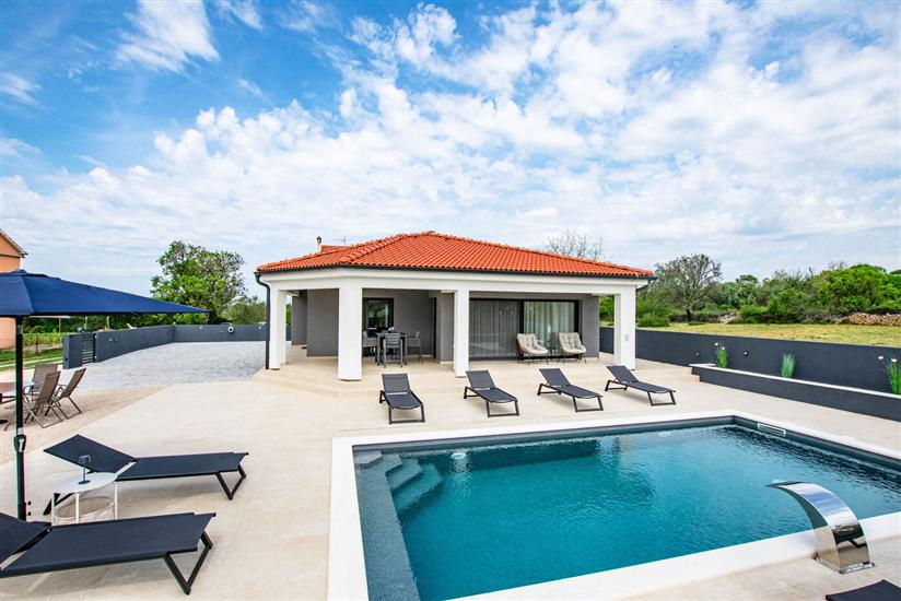 Dom Holiday House Nadalina