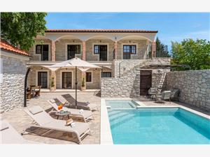 House Villa Soprano Turanj, Size 233.00 m2, Accommodation with pool, Airline distance to the sea 250 m