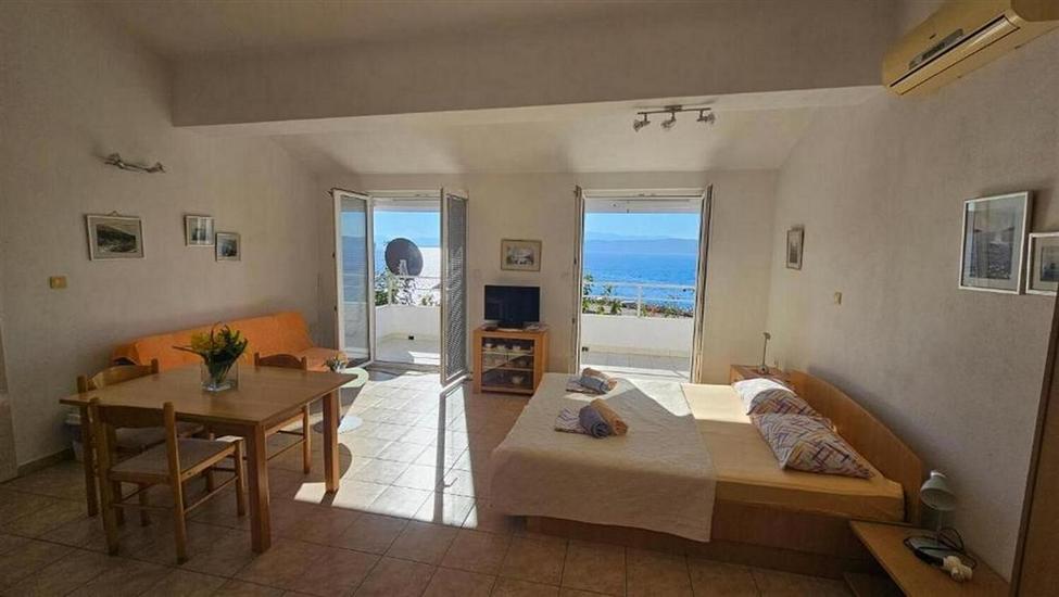 Room S1, for 2 persons