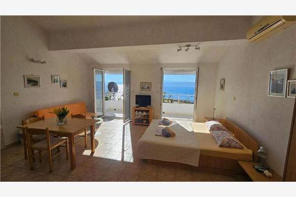 Room S1, for 2 persons