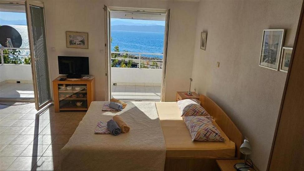 Room S1, for 2 persons