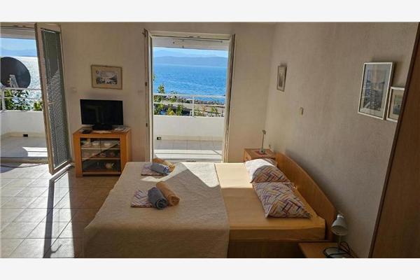 Room S1, for 2 persons