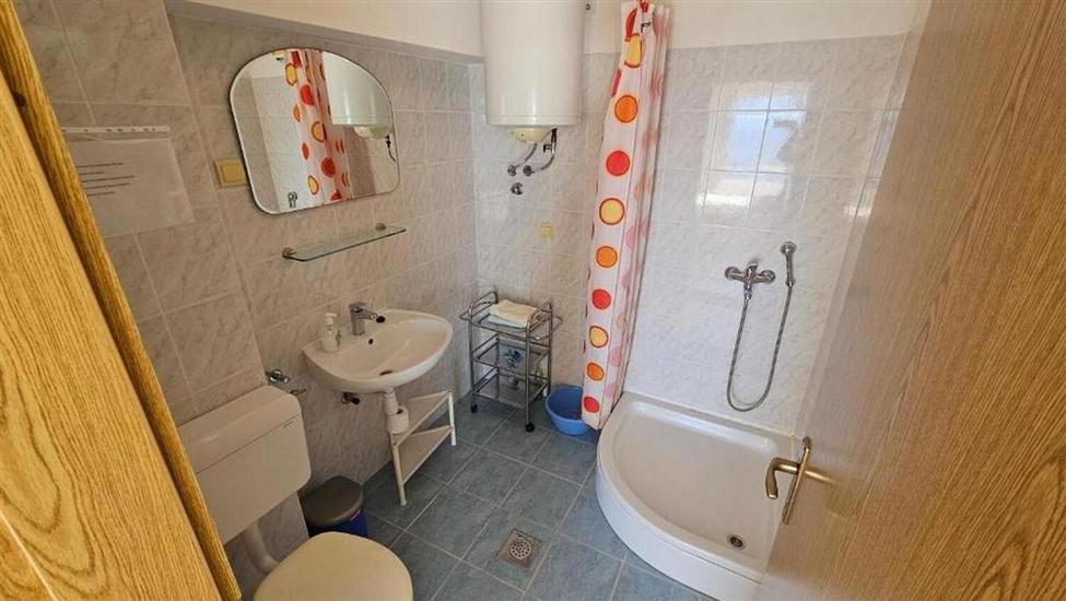 Room S1, for 2 persons