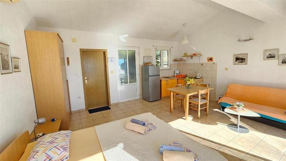 Room S1, for 2 persons