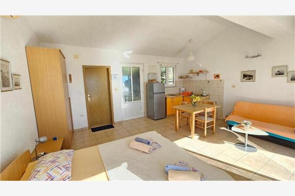 Room S1, for 2 persons