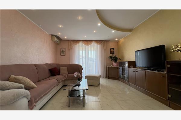 Apartment A1, for 5 persons