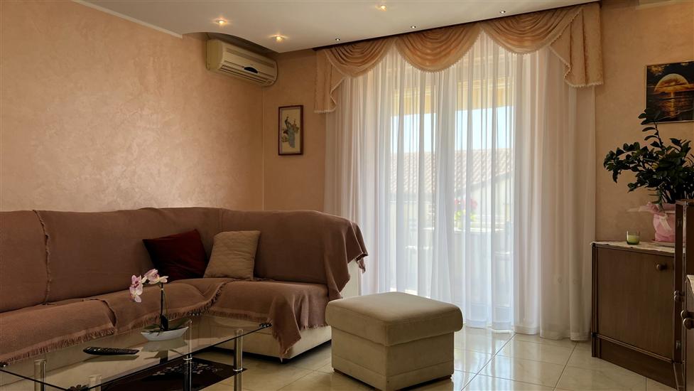 Apartment A1, for 5 persons