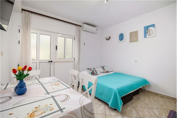 Apartment A1, for 5 persons